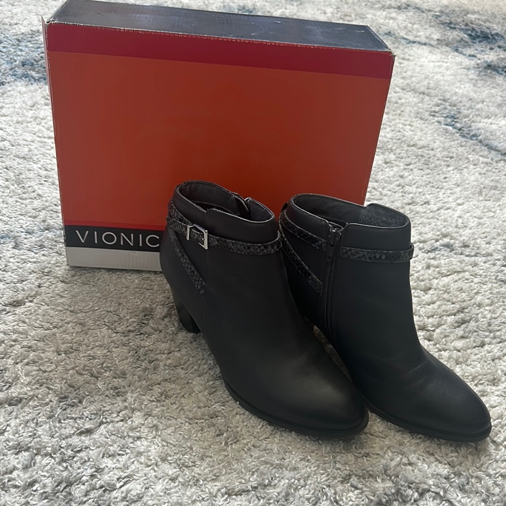 Vionic Women's Black Ankle Boots